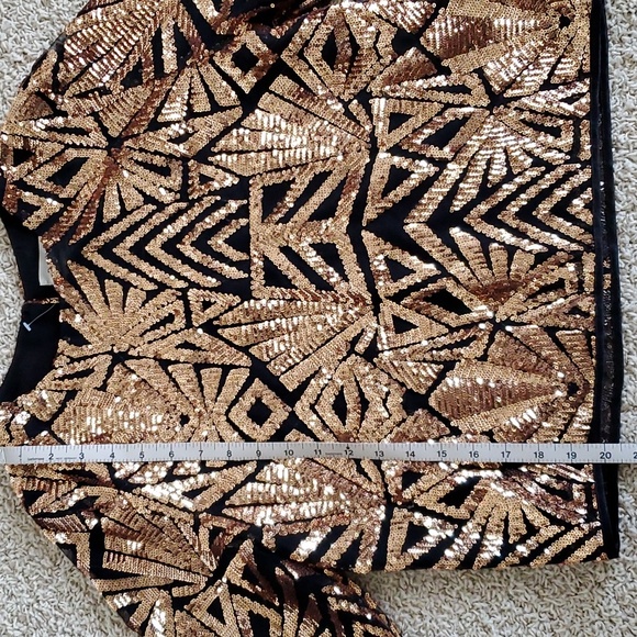 Everly Boutique Metallic Geometric Sequin Glam Event Crop Top Shirt Gold - Picture 4 of 7